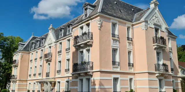 Façade Hôtel de la Souveraine Contrexéville