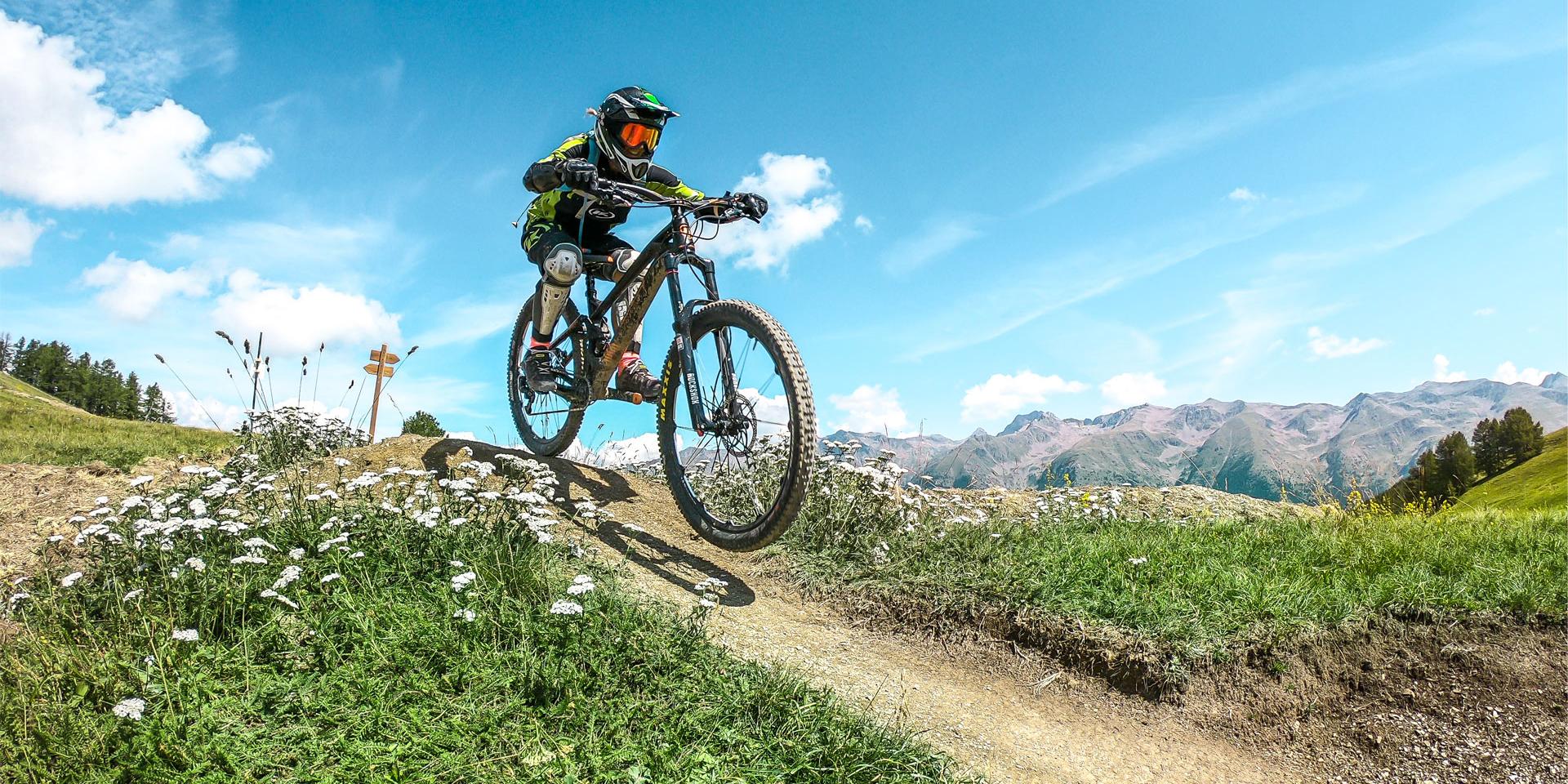 Cover Isabelle Fabre Velo Descente Auron4 1920x1080 1