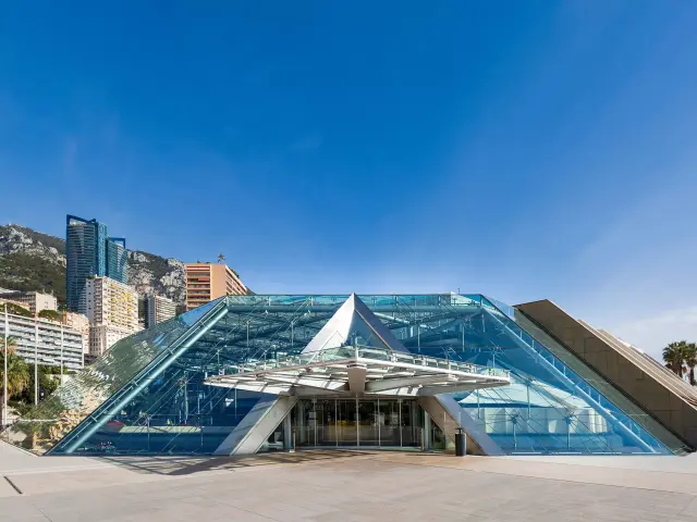 Fassade des Grimaldi Forum Monaco