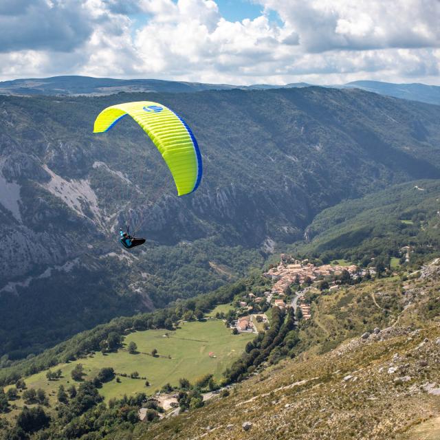 Trouver Une Actvite Dans La Vva Parapente Voile Jaune Copyright Casa