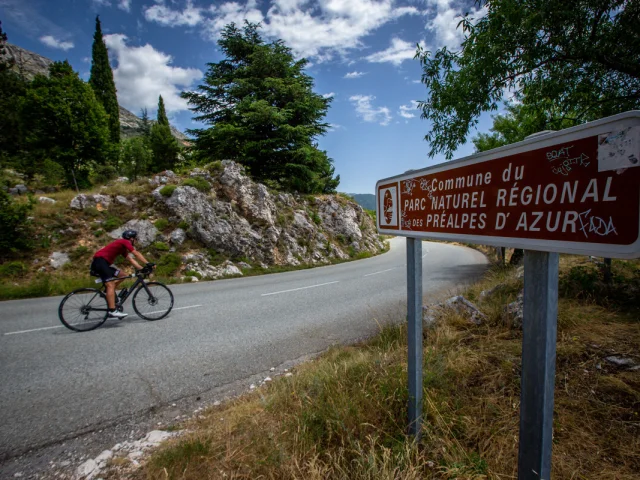 Velo Parc Naturel Regional Des Prealpes D Azur Activimages Yannicksemat.jpg 1200px