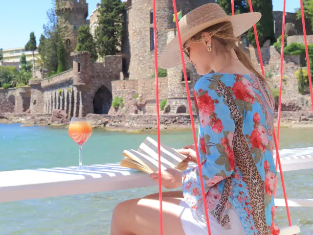 Pause détente face au château de La Napoule