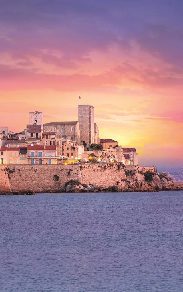 Remparts d’Antibes au coucher du soleil