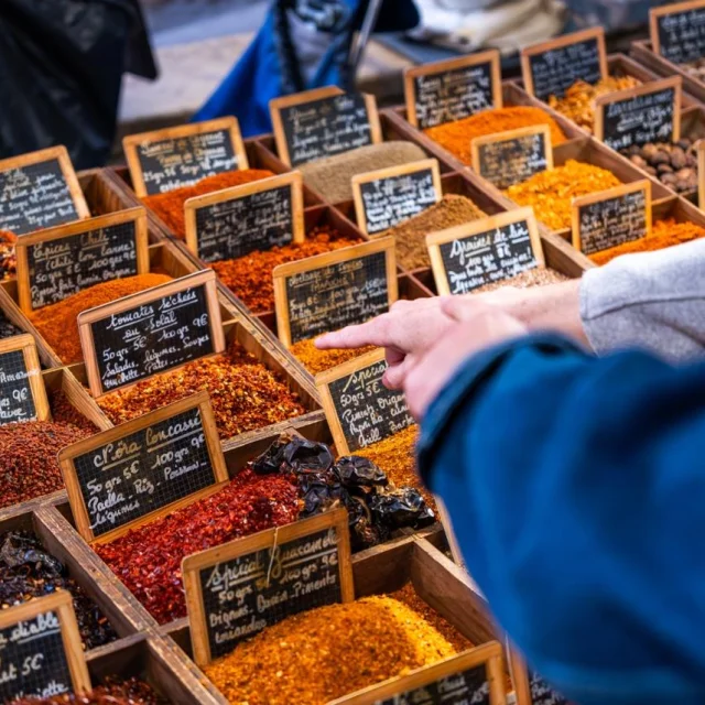 Marché provençal de Mougins : un festival de couleurs et de saveurs
