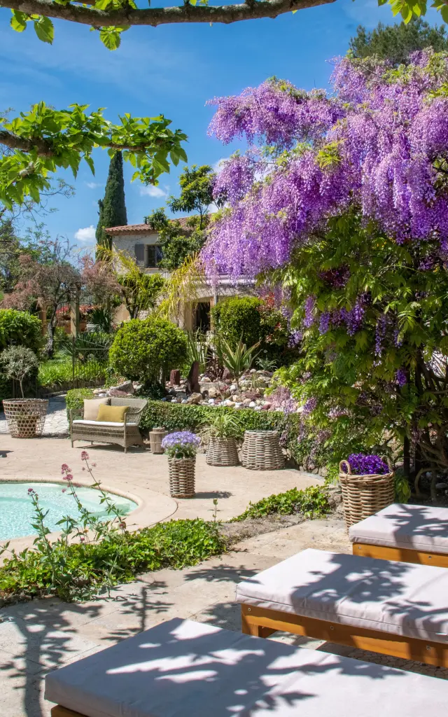 Hôtel Les Messugues à Saint-Paul de Vence : une oasis de charme au cœur de la Côte d’Azur
