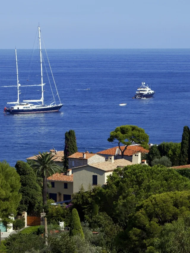 Vue panoramique sur la Méditerranée à Saint-Jean-Cap-Ferrat : entre mer et nature
