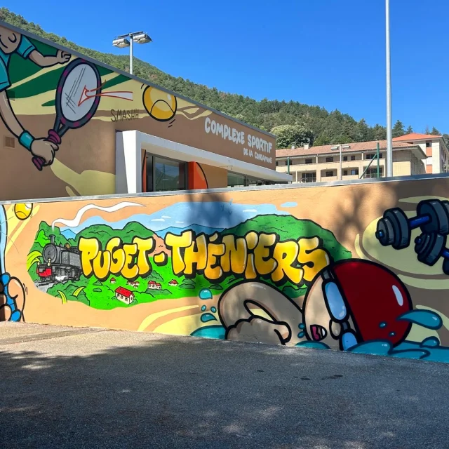 Fresque urbaine à Puget-Théniers : l’art célèbre le sport et le territoire