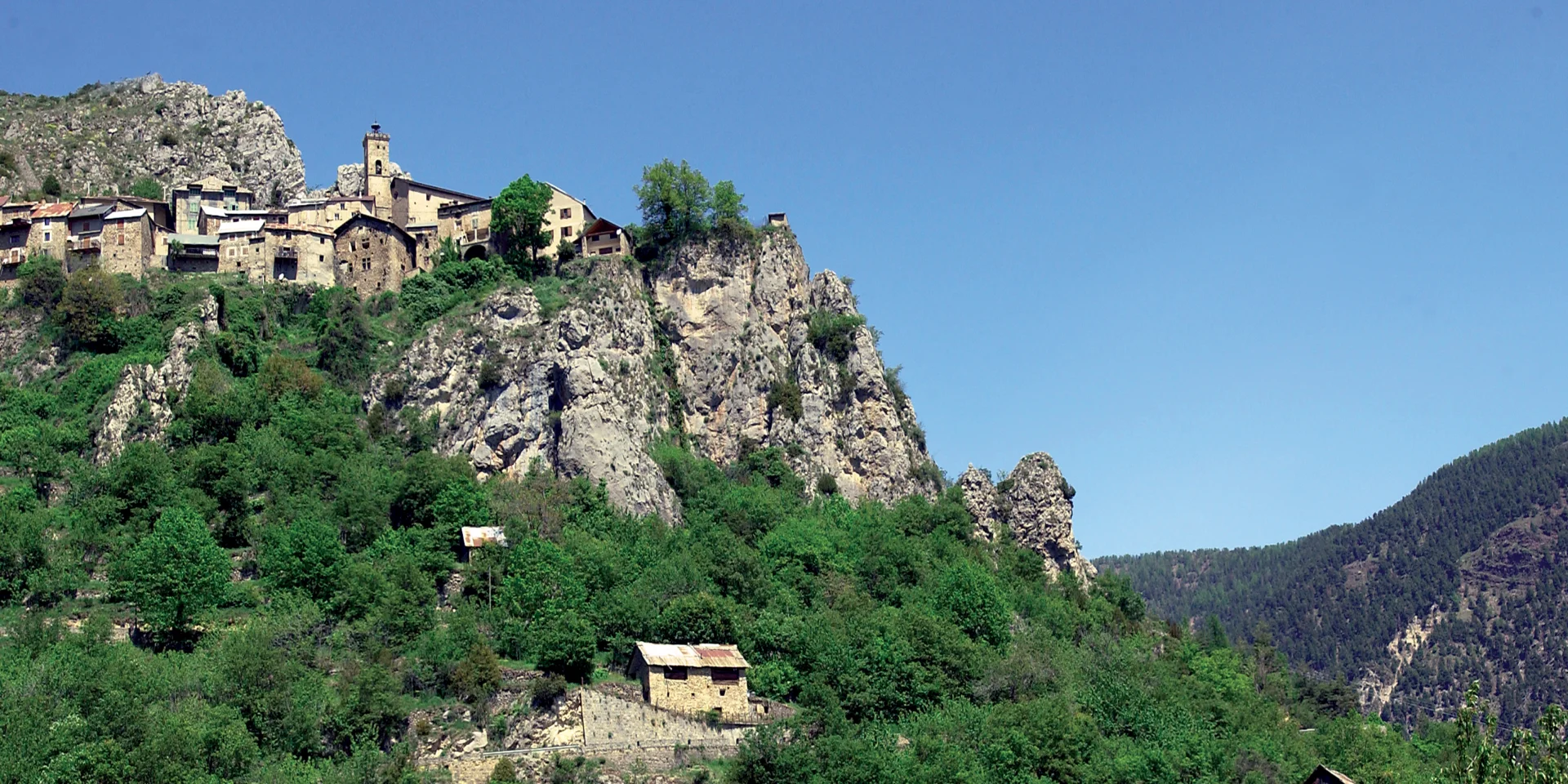 Roubion : un village perché au cœur des montagnes de la Côte d’Azur
