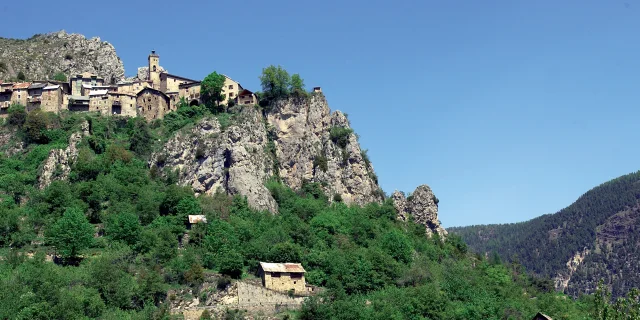 Roubion : un village perché au cœur des montagnes de la Côte d’Azur