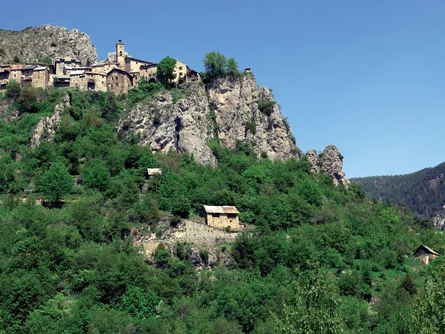Roubion : un village perché au cœur des montagnes de la Côte d’Azur