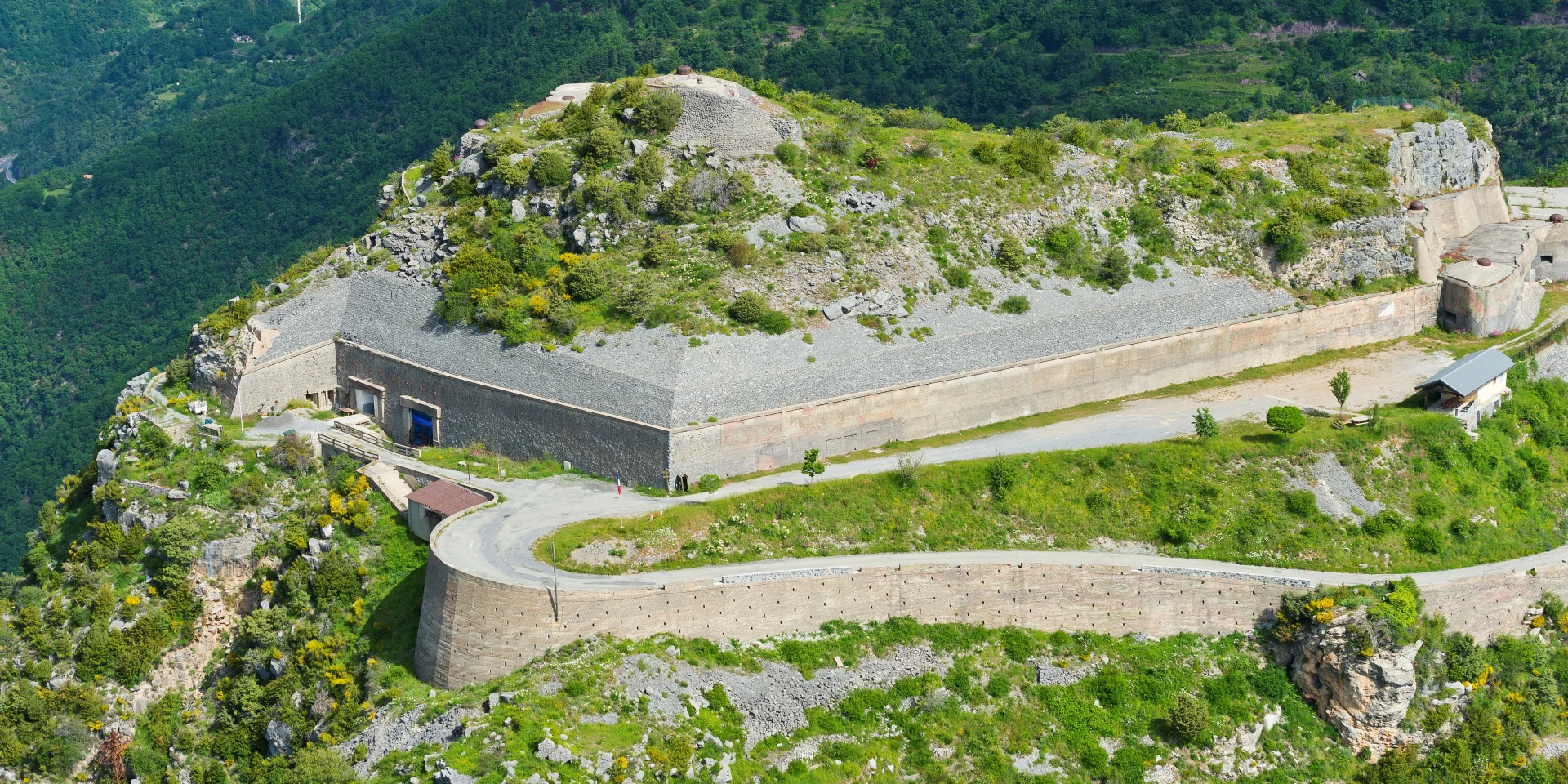 Vue aérienne du Fort de la Madeleine à Rimplas