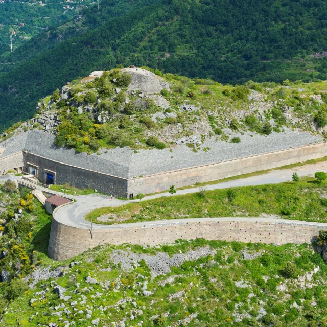 Vue aérienne du Fort de la Madeleine à Rimplas