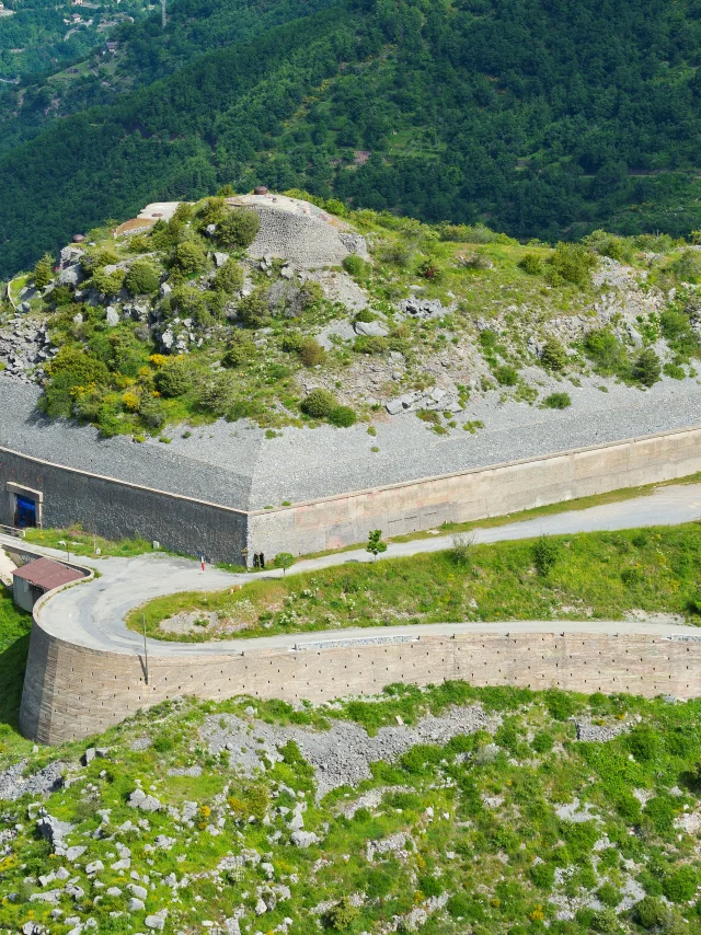 Vue aérienne du Fort de la Madeleine à Rimplas