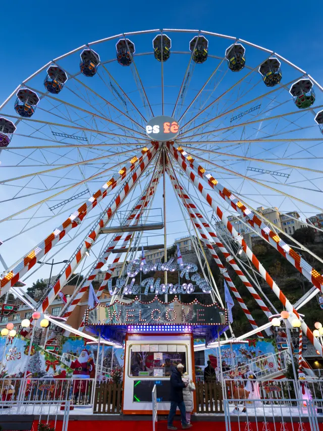 La grande roue de Noël à Monaco