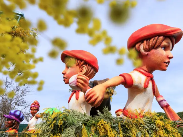 France, Alpes Maritimes(06), Mandelieu La Napoule, La Fete du Mimosas, nouvelle edition 2025 sur le theme de La Grande Vadrouille des Regions, Grand Corso Fleuri