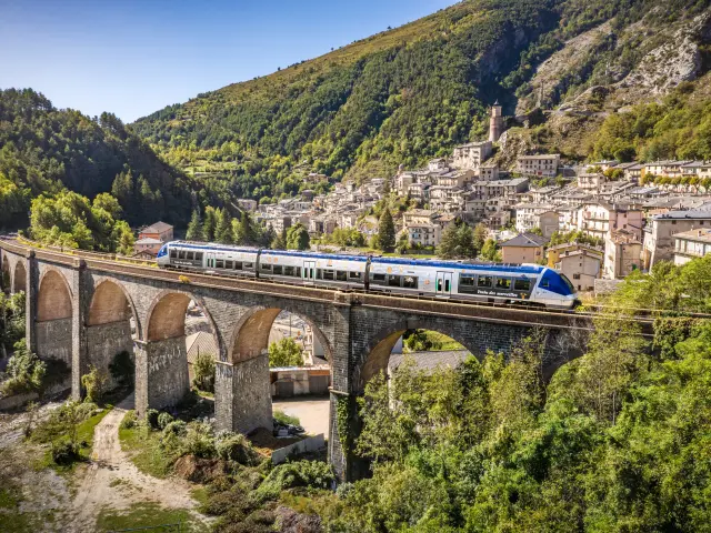 Train-des-Merveilles-passant-a-Tende-Aurelien-Brusini.jpg