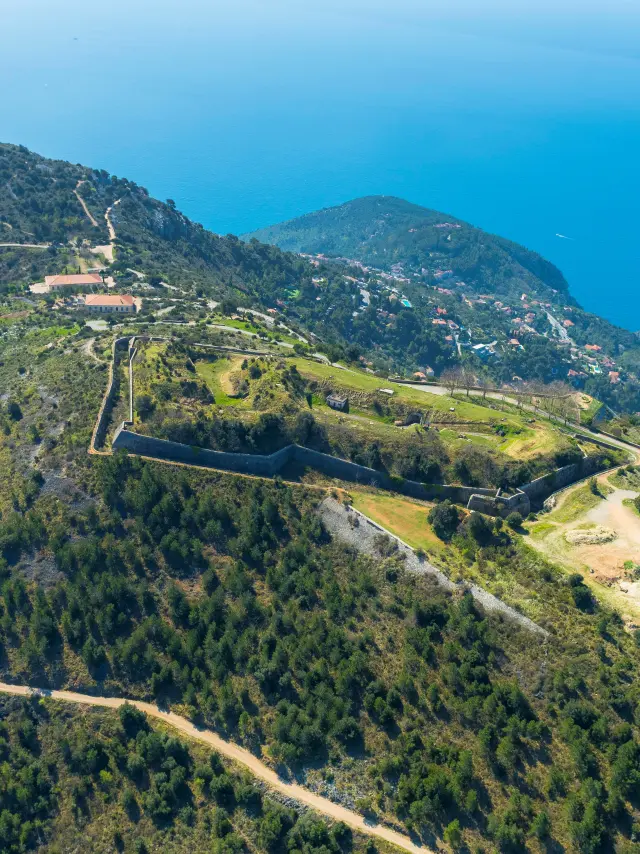 17fi049412 Eze Fort De La Revere Credit A. Issock