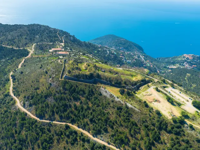 17fi049412 Eze Fort De La Revere Credit A. Issock