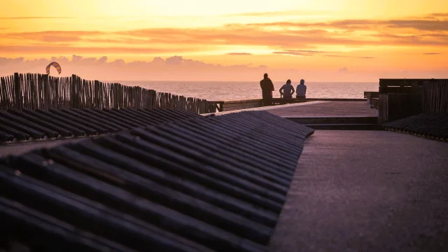 J'arrive sur l'esplanade à Contis Plage