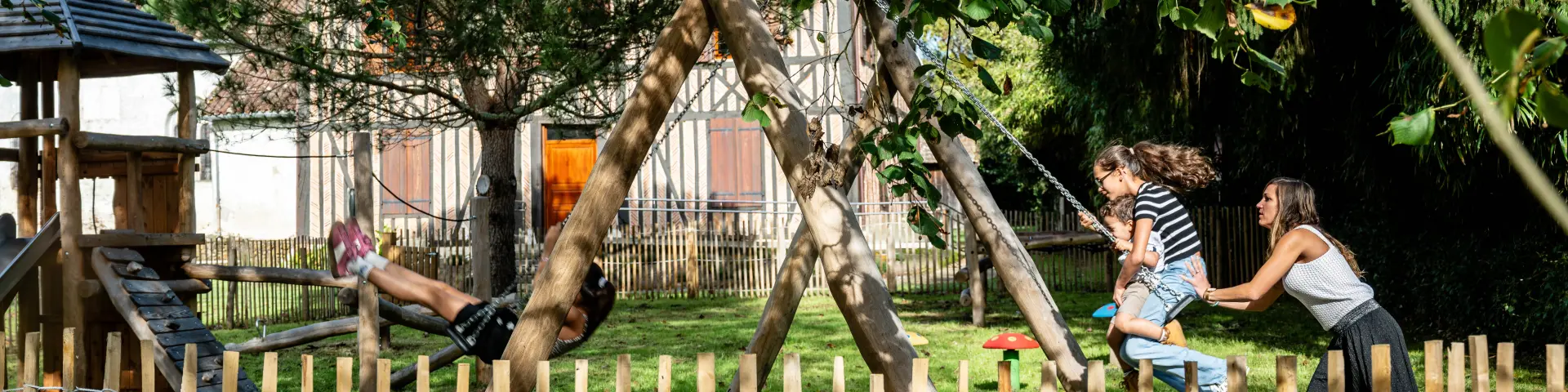 Aire de jeux à Levignacq