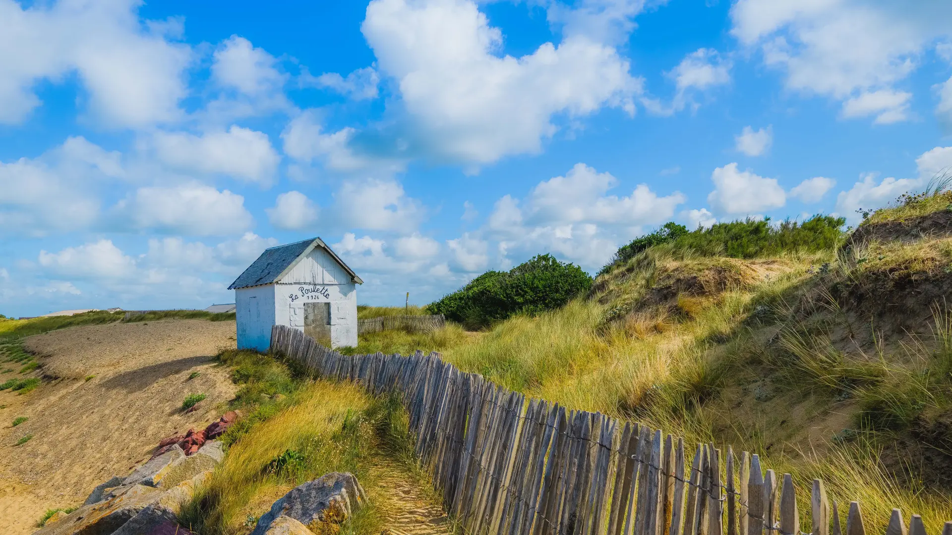 Plage et cabane de la poulette à Agon Coutainville