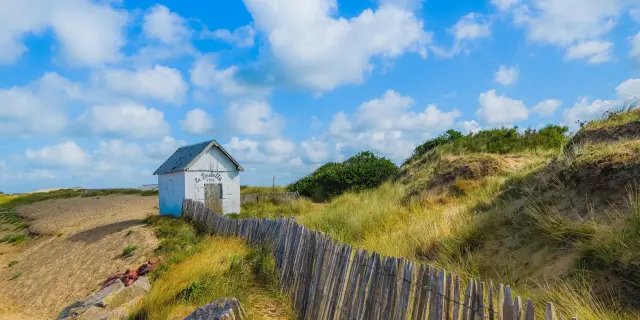 Plage et cabane de la poulette à Agon Coutainville