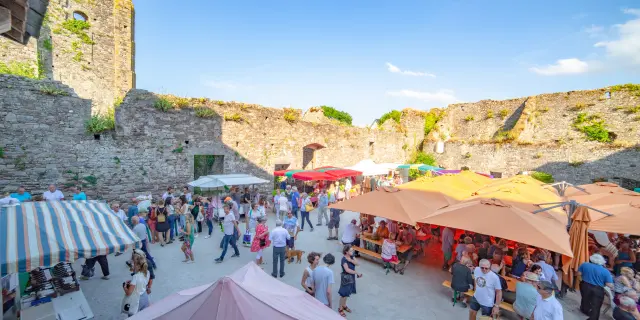Lively market in a fortress with colorful stalls and visitors