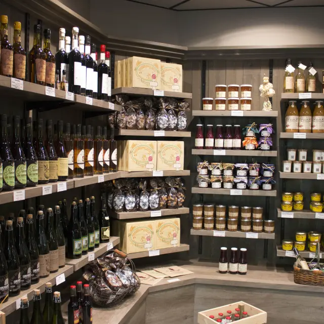Boutique de produits du terroir de l'andouillerie de La Baleine