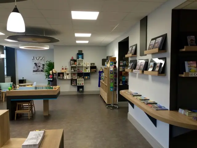 Intérieur de l'office de tourisme de Coutances