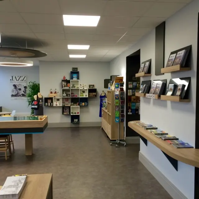 Intérieur de l'office de tourisme de Coutances