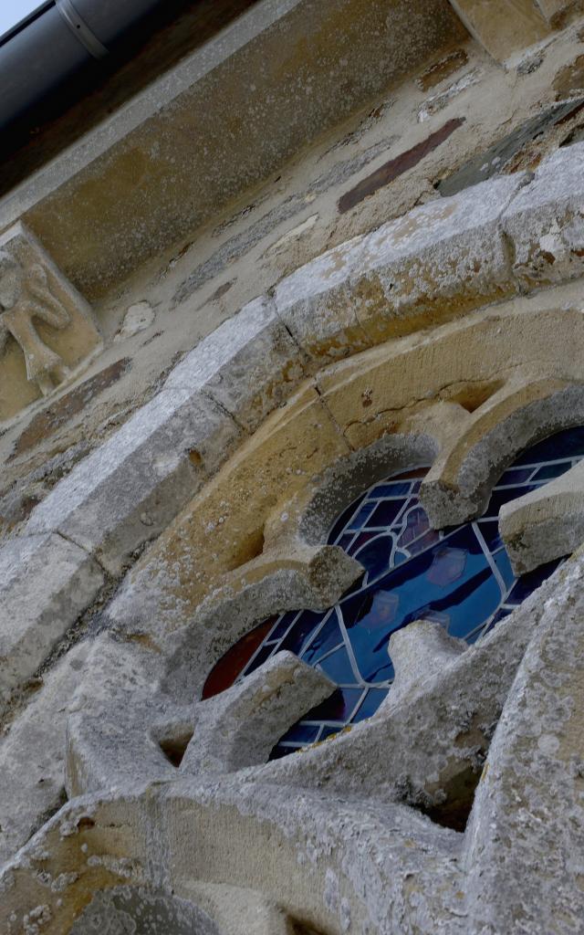 Détails architecturaux de l'église de SAvigny