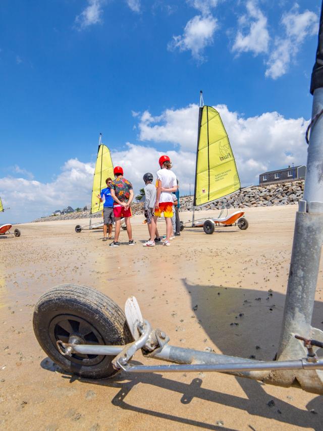 Char à voile sur la plage