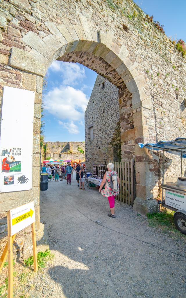 Entrée du château de Regnéville sur Mer