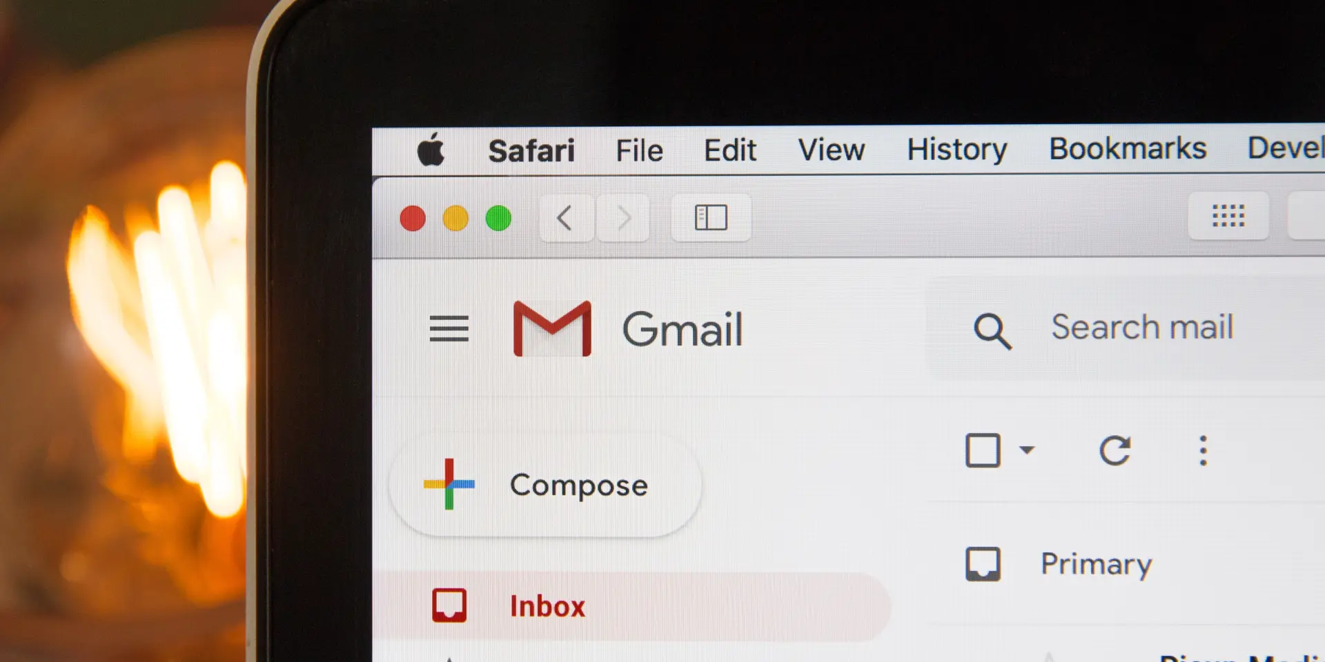 Capture d’écran de l’interface Gmail affichant la boîte de réception et les options de menu