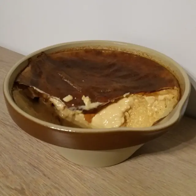 Crème Brûlée in a ceramic bowl