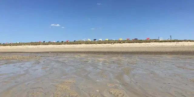 Cabines de Gouville et plage vue depuis l'estran