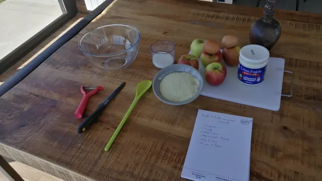 Ingrédients et ustensiles pour une recette de pâtisserie