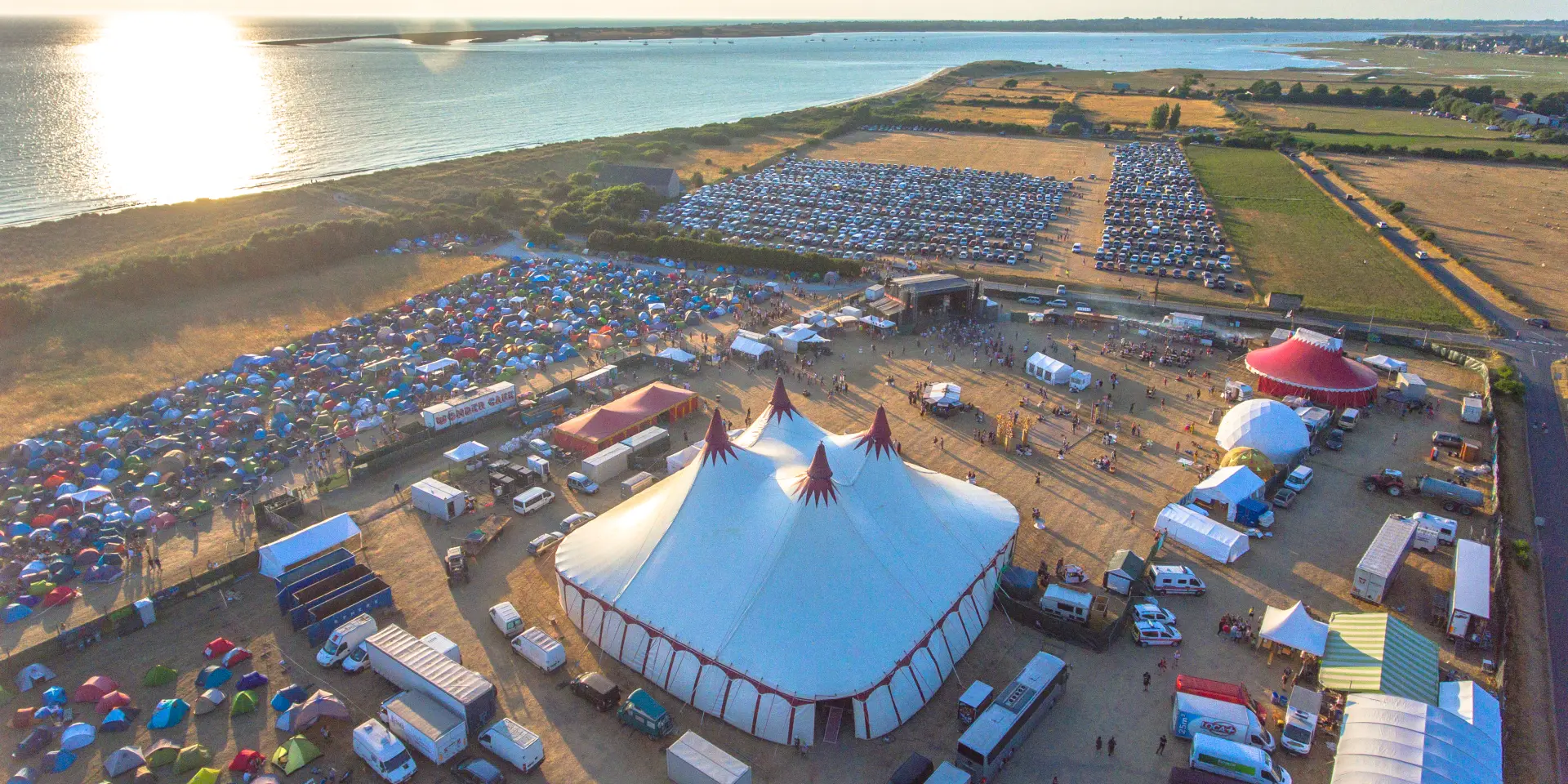 Vue aérienne du festival Chauffer dans la Noirceur
