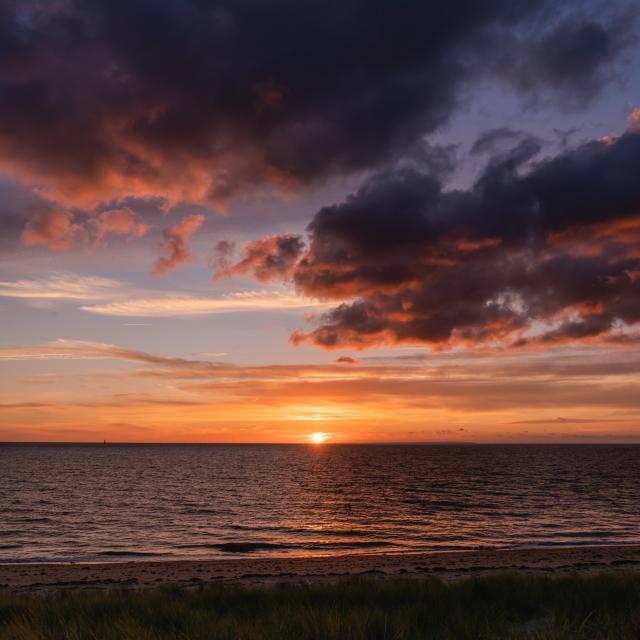 Coucher de soleil sur la plage de Gouville-sur-Mer