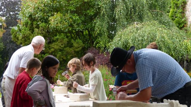 Ateliers taille de pierre du pays d'art et d'histoire du coutançais pour les enfants