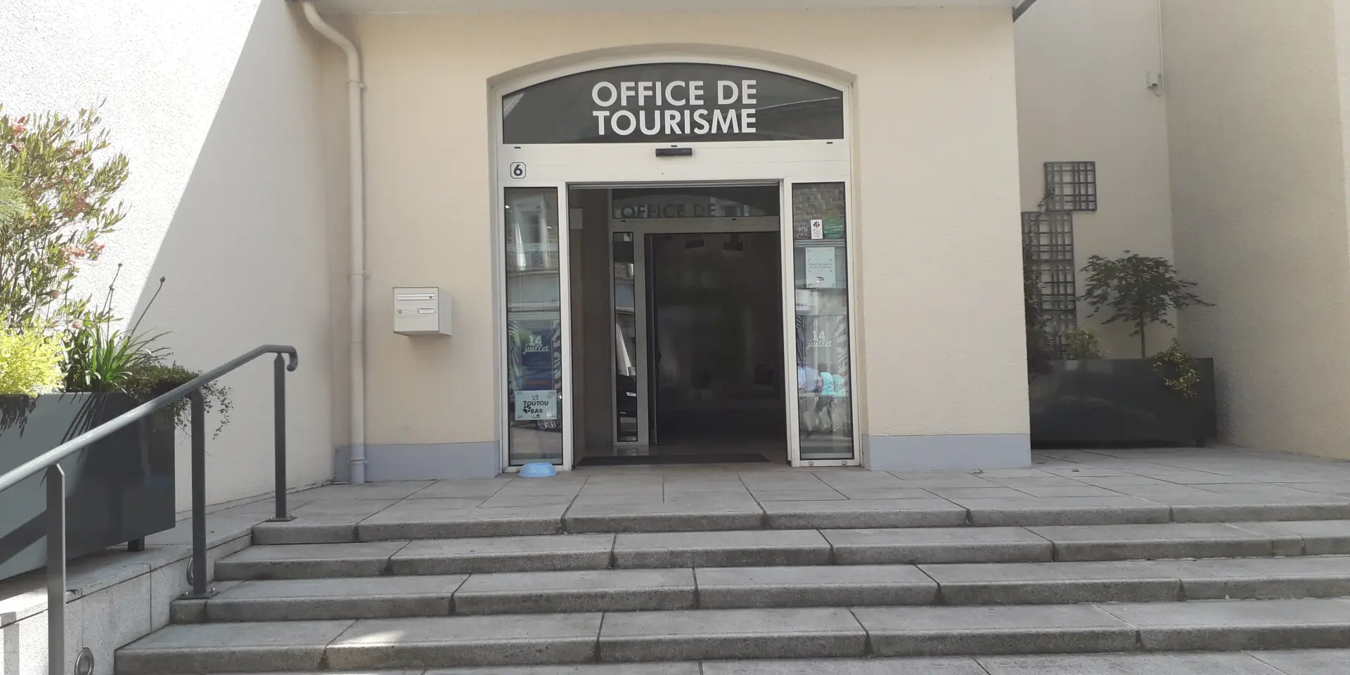 Entrée de l'office de tourisme de Coutances
