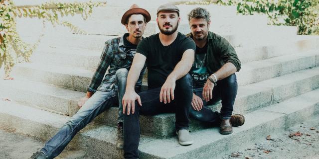 Groupe zic sur le Zinc - Jolies Letters Trio