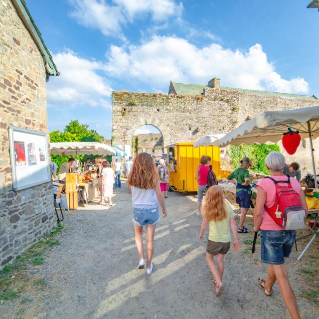 Marché Du Vendredi Soir Château De Regnéville