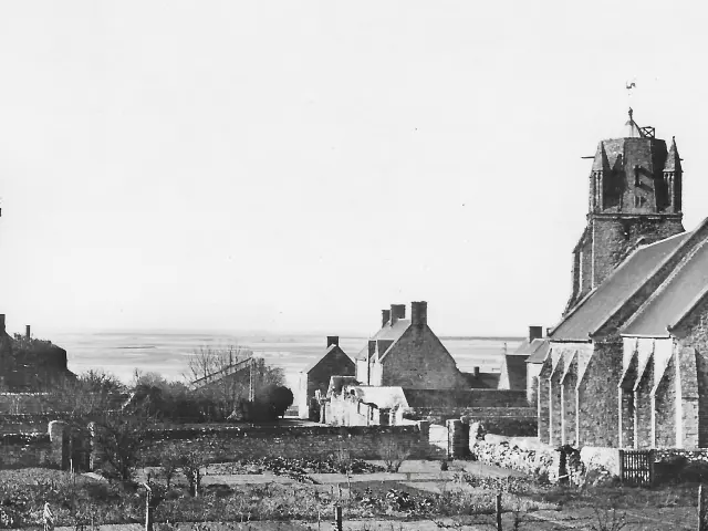 Vue ancienne du château et de l'église de Regneville