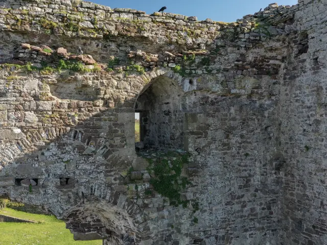 Partie supérieure du donjon du château de regneville
