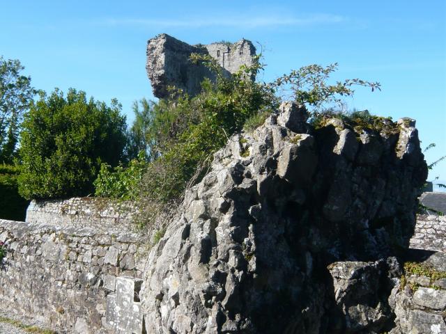 Bloc Maçonné Du Donjon Du Château De Regnéville © Département De La Manche