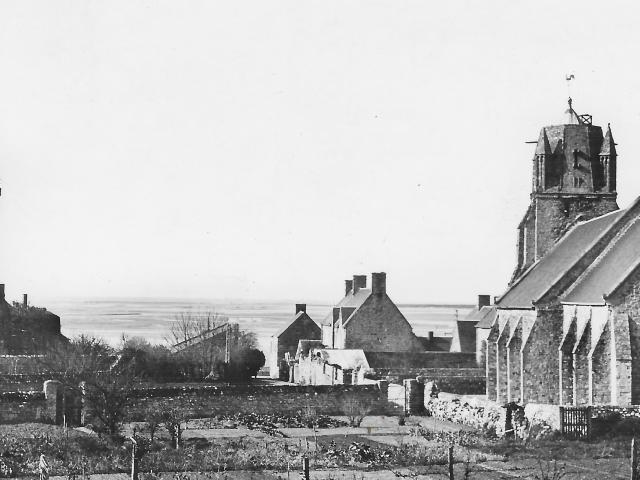 Eglise Et Chateau De Regnéville © S. Lechartier