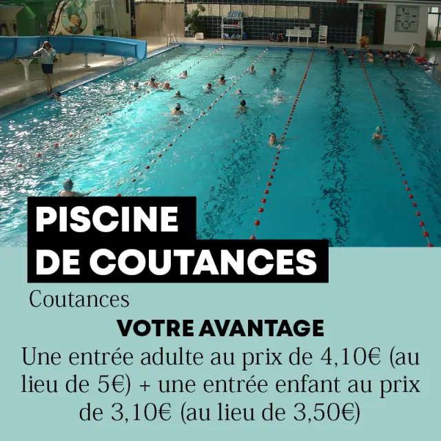 Piscine intérieure avec plusieurs nageurs