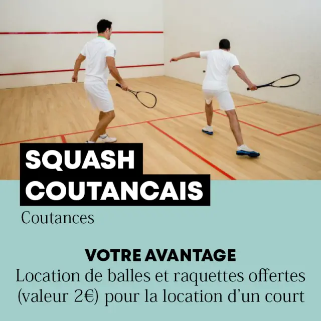 Deux joueurs de squash en action sur un court