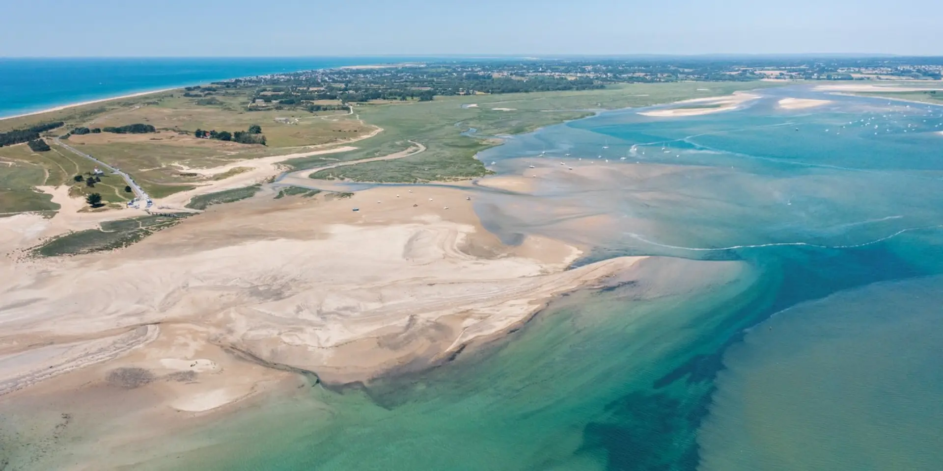 Vue aerienne du havre de Regneville et de la pointe d'Agon